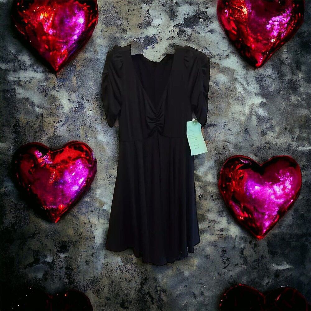Torrid Cinch Front Skater Ruched Sleeve Dress Size 0/12 Black Deep VNeck Pockets
